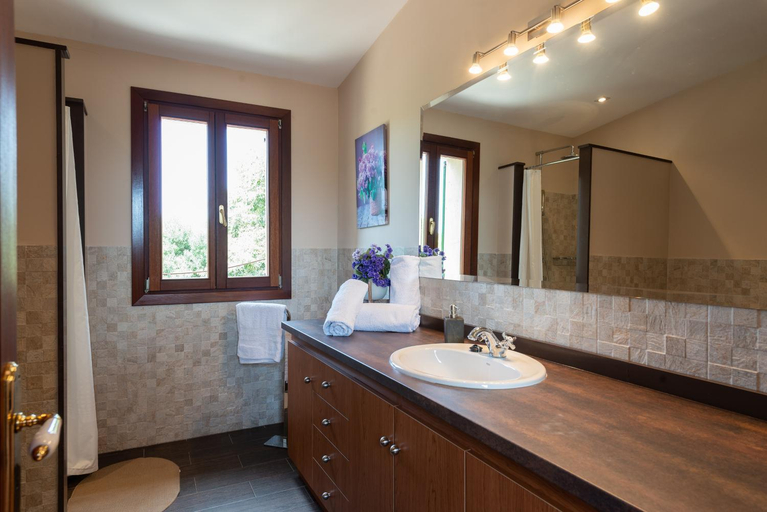 Facilities 2, Son Lloringo, Baleares