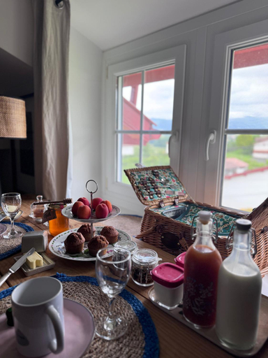 Food & Drinks 2, Maison Biscaya , La chambre 2e etage, Pyrénées-Atlantiques