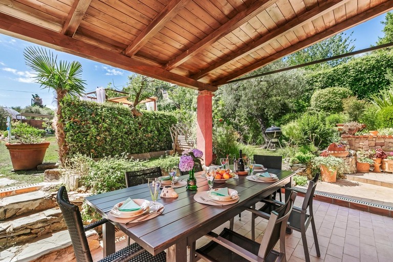 Food & Drinks, Casa Fra Gli Ulivi Apartments with Shared Pool, La Spezia