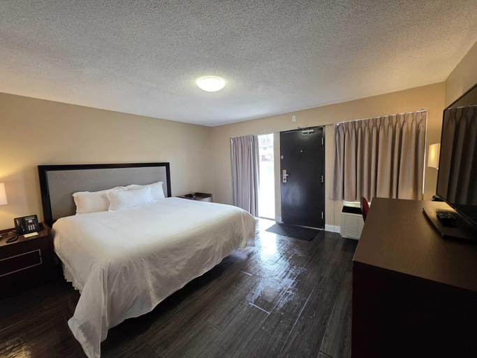 Bedroom 4, Ramada by Wyndham Jacksons Point, York