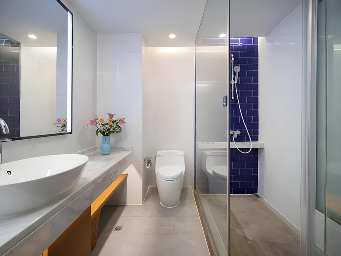 Bathroom, Kyriad Marvelous Hotel Yiyang Ziyang, Yiyang