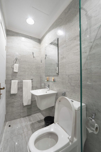 Bathroom 4, Plaza Athenee Hotel Kuwait