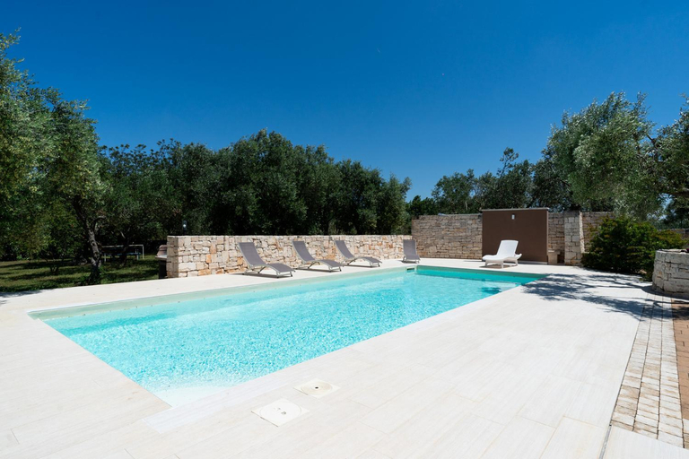 Sport & Beauty 1, Villa Irma with Private Pool by Wonderful Italy, Bari