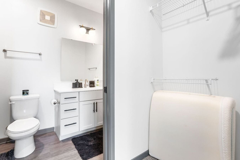 Interior 4, Bright & Cozy 2BR Retreat W/parking Broad Ripple, Indianapolis