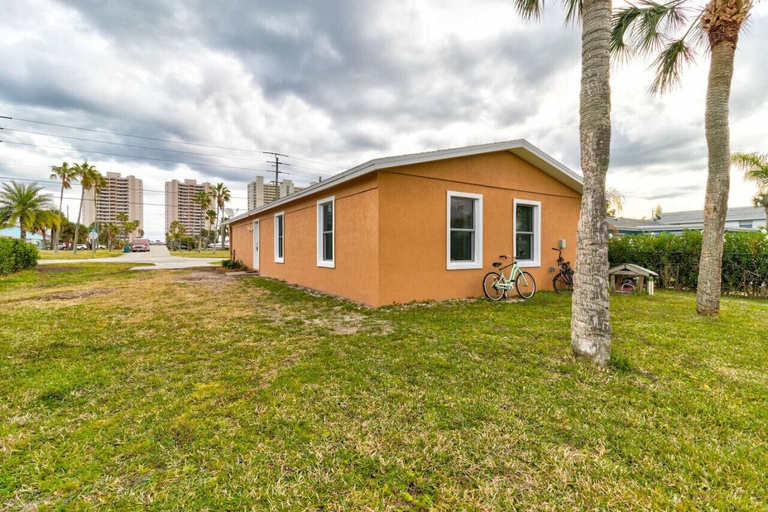 Interior 2, Cape Key Updated Beach Bungalow, Volusia
