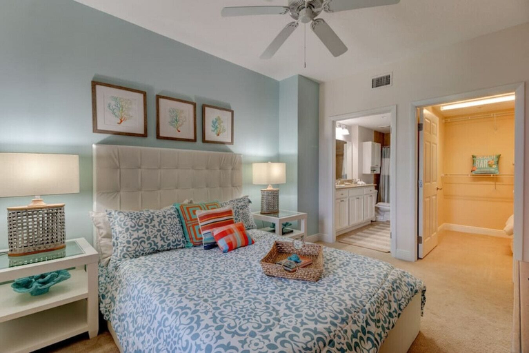 Interior 4, Elegant Oceanfront Pool Hot Tub at Sanibel Condos, Volusia