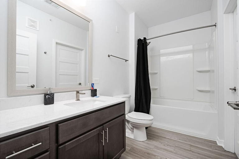 Interior 3, Affordable 2-bedroom Fishers Pool View, Hamilton