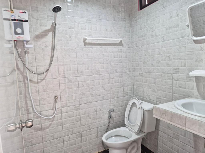 Bathroom 4, Sairee Center Guesthouse, Ko Phangan