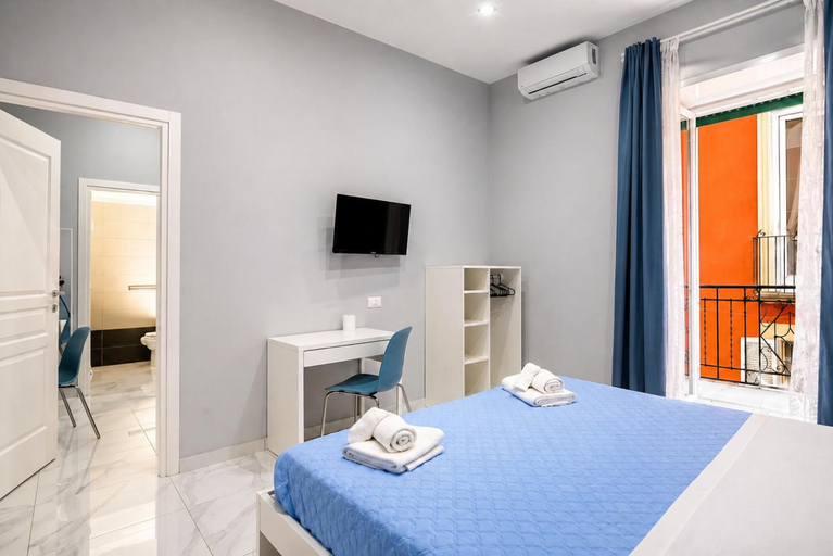 Bedroom 3, Neve Al Sole Modern Suites near Metro Materdei in Naples Center, Napoli