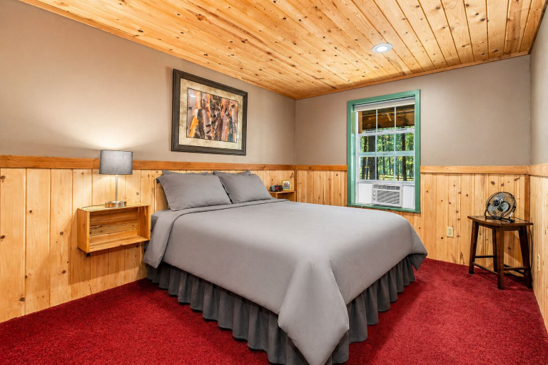 Room 4, Pine Acres 4 Bedroom Home by NW Comfy Cabins by RedAwning, Chelan