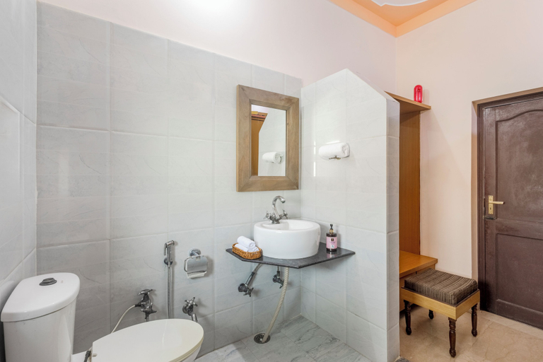 Bathroom 2, Abhimanyu Mansion Sapphire By Alaya Stay, Udaipur