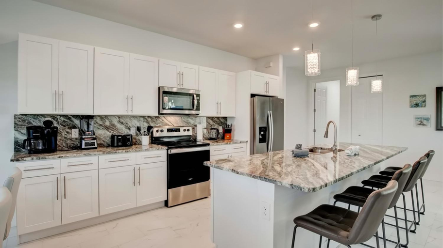 Others 4, Villa Coastal Comfort Cove - Beautiful Pool Home with Gulf access, Lee
