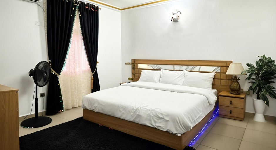 3, Dee Os' Hotel, Obio/Akp