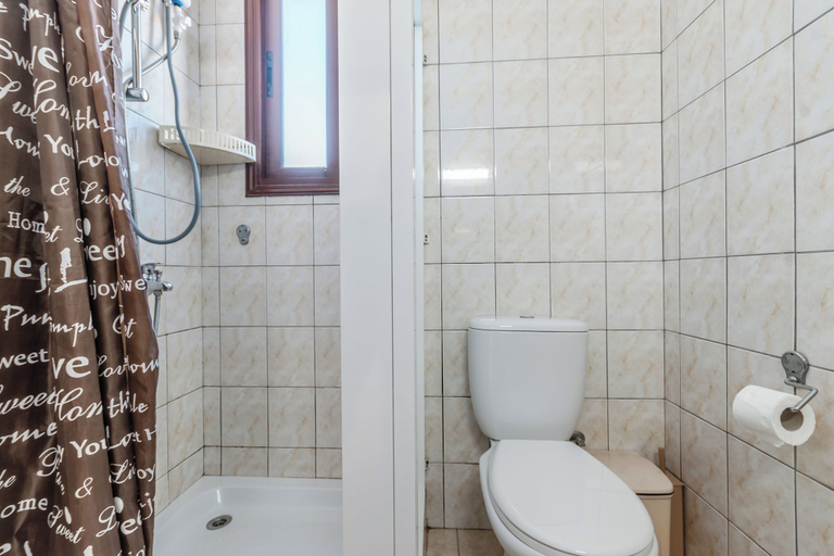 Bathroom 4, Sunlit Cozy Apartment, Larnaca