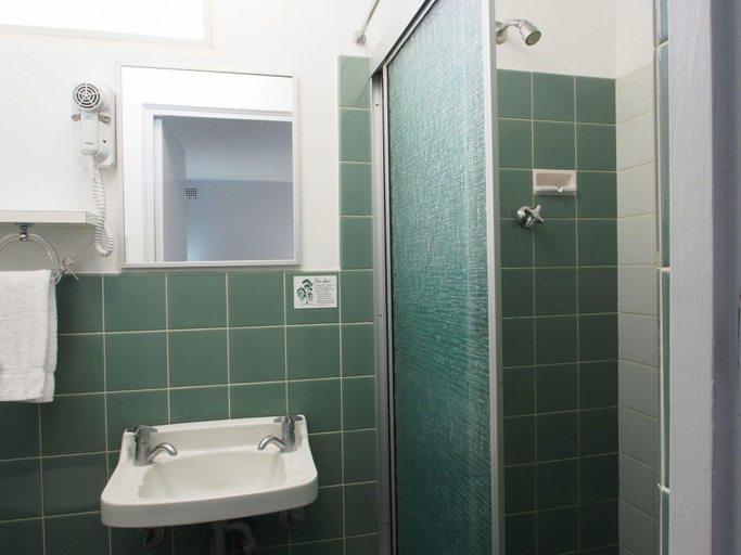 Bathroom 3, Boat Harbour Motel, Wollongong - Inner
