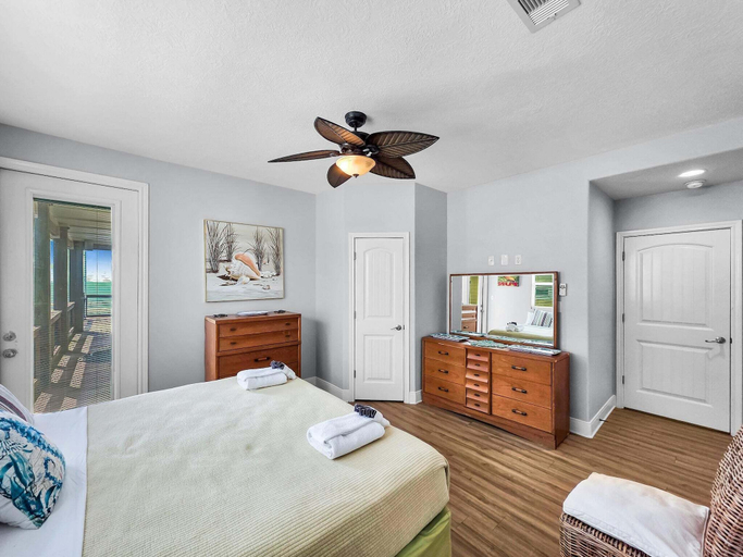Room 2, A Stairway To Heaven 4 Bedroom Home, Galveston