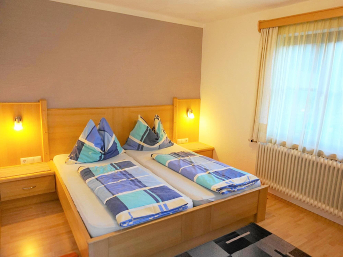Bedroom 2, Apartment in Flachau with Mountain Views, Sankt Johann im Pongau