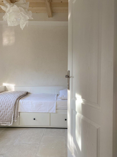 Room 2, Private Hideaway in Zut Island, Sali