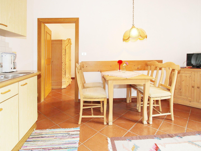 Dining 4, Res. Gritschhof in Latsch With Pool & Garden, Bolzano