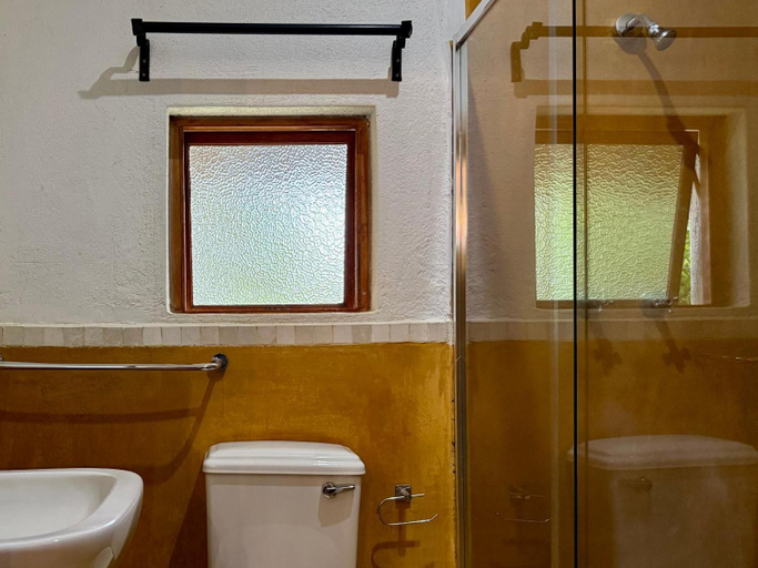 Bathroom 3, Tsanana Log Cabins and Mullberry Lane Suites, Ehlanzeni