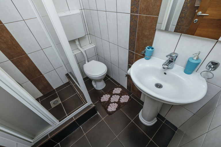 Bathroom 4, Apartments Nada