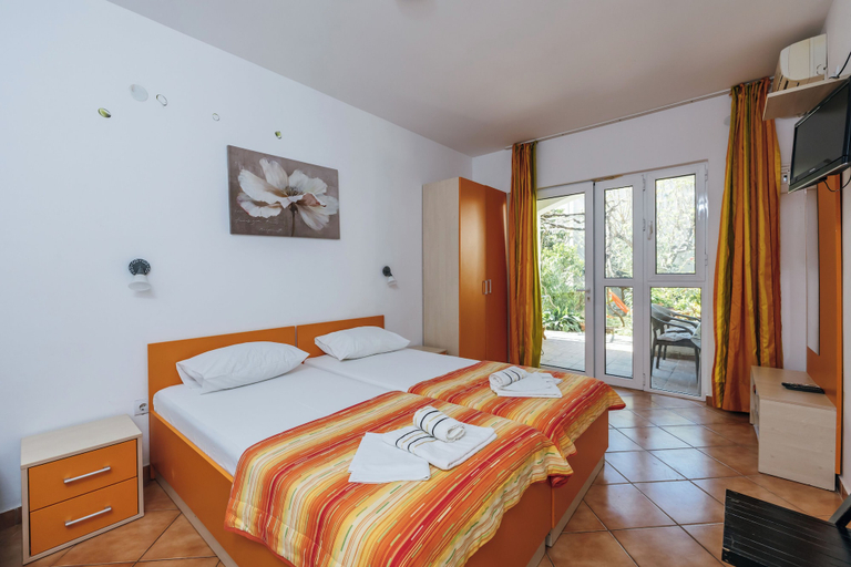 Others 4, Apartments Nada