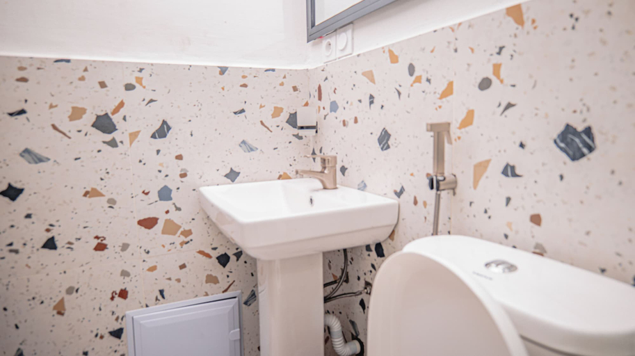 Bathroom 3, Le Nid Resort, Wouri