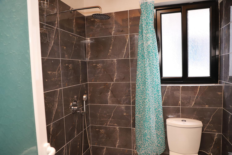 Bathroom 3, Samuela Cozy Retreat, Beratit