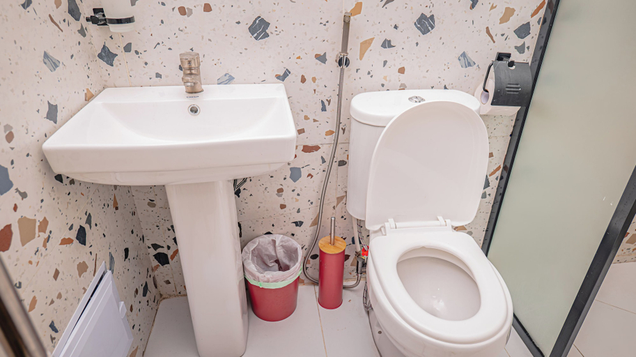 Bathroom 4, Le Nid Resort, Wouri