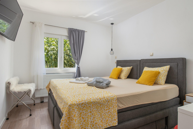 Room 2, Peaceful Holiday Villa in Kladnjice, Lećevica