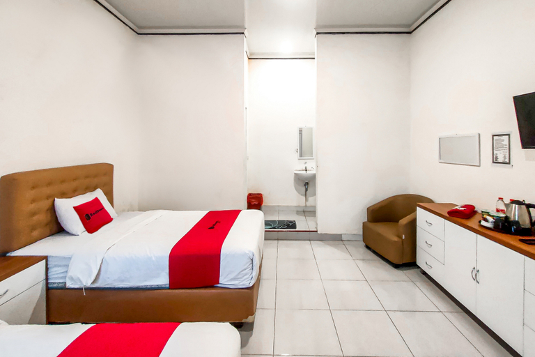 Bedroom 5, RedDoorz @ Surya Inn Sekipan Tawangmangu, Karanganyar