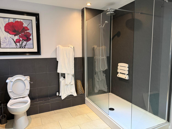 Bathroom 3, The Moorings, Durham
