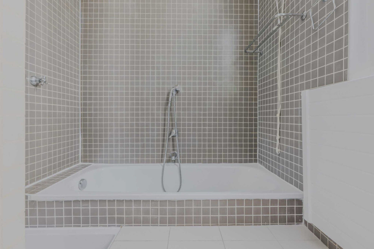 Bathroom 4, Magnificent Apartment- 2br/4p- Near Sacre-coeur, Paris