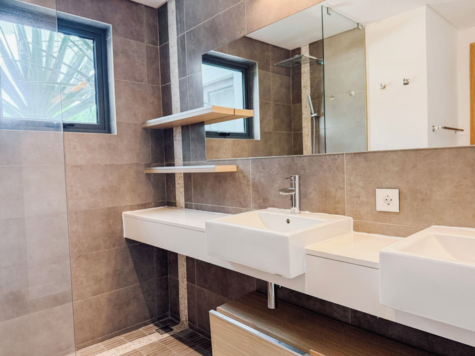 Bathroom 4, Choisy Les Bains with LOV