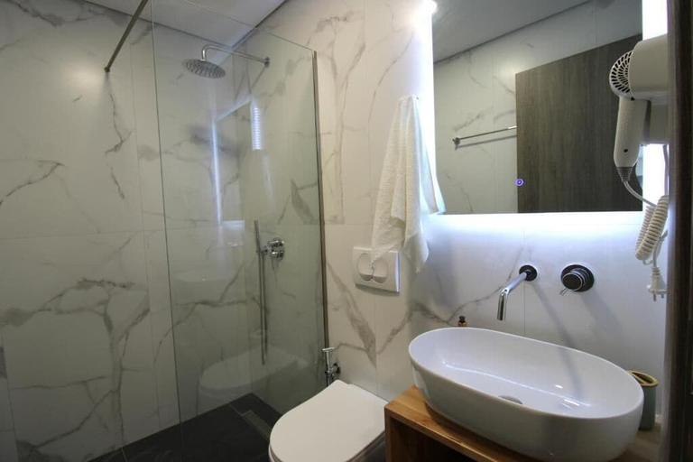 Bathroom 4, Hotel Villa Adrian, Sarandës