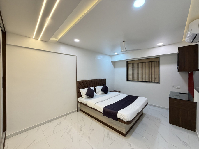 Room 5, Hotel Lotus, Pune