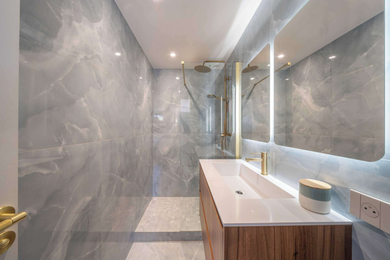 Bathroom 4, Studio Place des Lices/terrace - Saint-tropez, Var