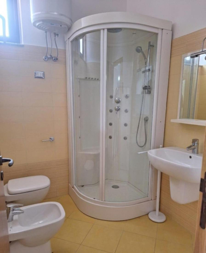 Bathroom 2, Mosaico Taormina Guest House, Messina