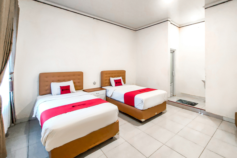 Bedroom 3, RedDoorz @ Surya Inn Sekipan Tawangmangu, Karanganyar