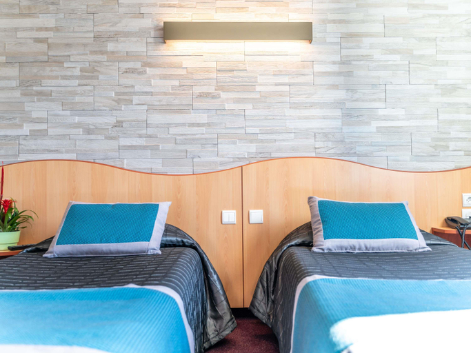 Bedroom 2, Hotel Saint Georges Lourdes Pyrenees, Hautes-Pyrénées