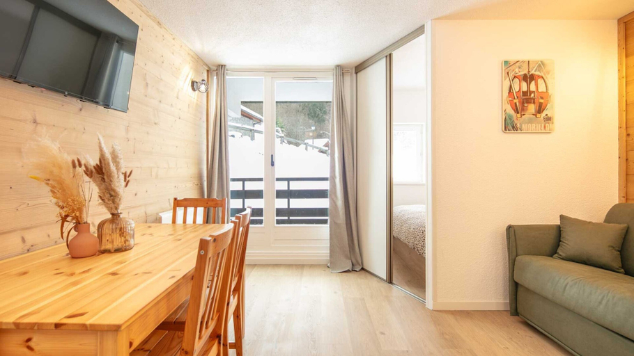 Dining 2, Alpine Home With Balcony Near Slopes, Haute-Savoie