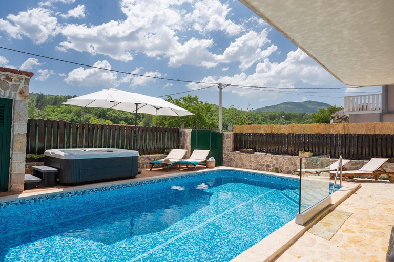 Pool 2, Cozy Villa for 8 With Pool and Jacuzzi, Proložac