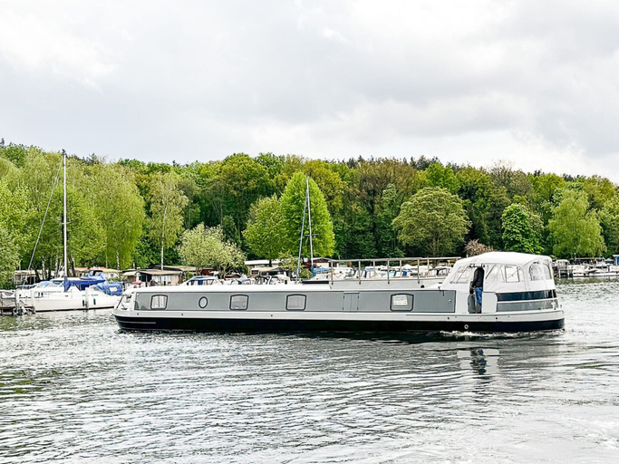 Exterior 4, Schwimmendes Wohnboot in Berlin, Berlin