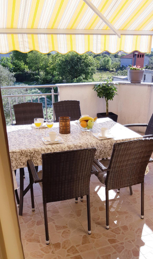 Food & Drinks, Apartmani Lili, Sukošan