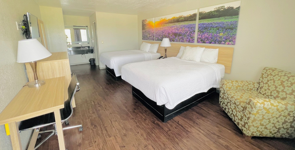 Bedroom 3, Days Inn by Wyndham Canton, Van Zandt