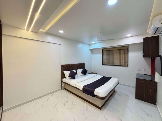 Room 2, Hotel Lotus, Pune