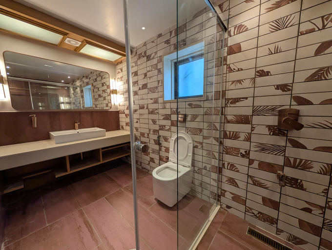 Bathroom 2, Hotel Raajkamal, Sirohi