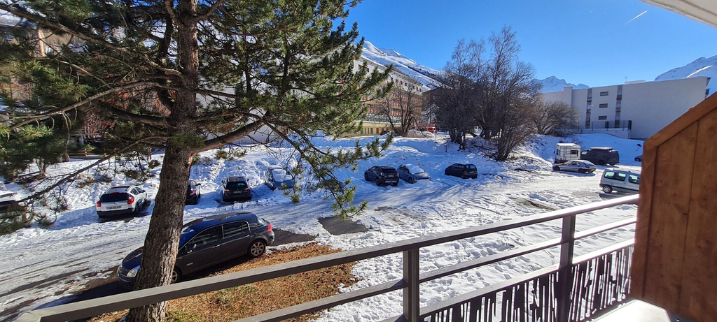 View from property 2, Mountain Home, Balcony & Ski Access, Isère