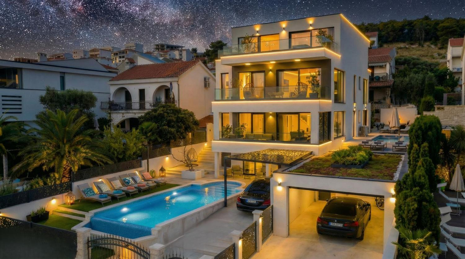 Exterior & Views