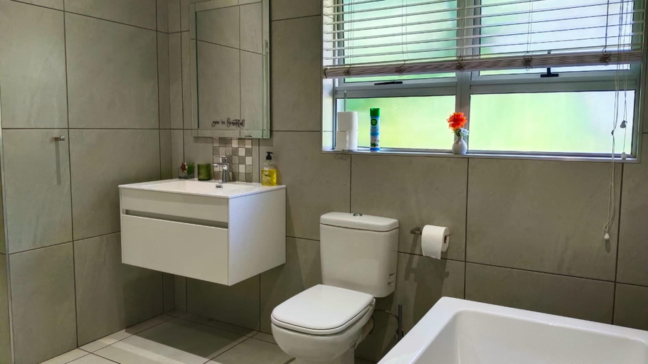 Bathroom 3, Utopia Guest House, Ekurhuleni
